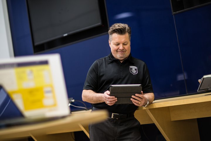 Otto_Hahne_MA-2_011-720×480-211ef1fb-a62b-4b55-b8b7-120e76bc2485